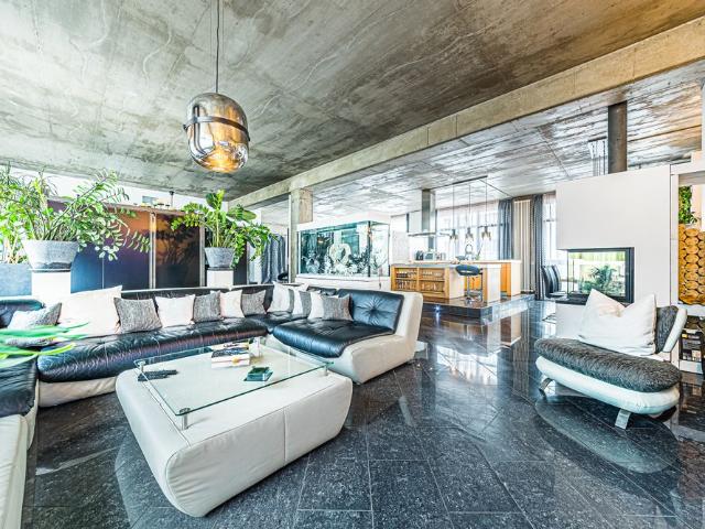 City Residence: Exklusives Design Industrial Loft mit großer Süd West Terrasse