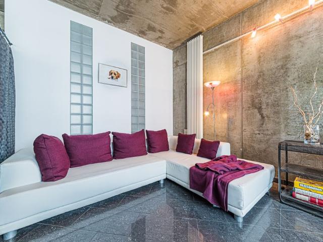 City Residence: Exklusives Design Industrial Loft mit großer Süd West Terrasse