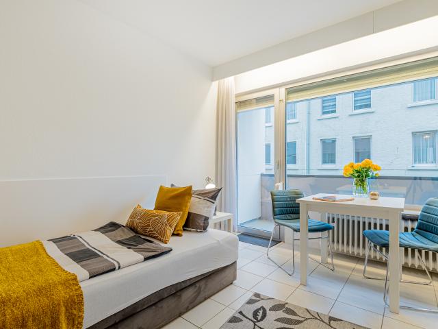 City Residence: Furnished one room apartment with balcony – euhabitat