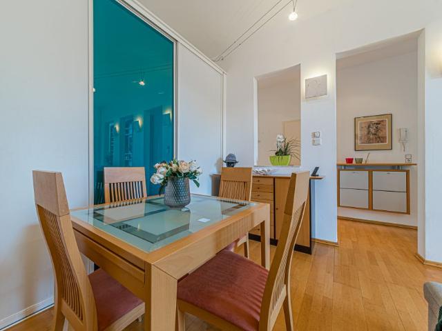 City Residence: Gemütliche 3 Zimmer Wohnung mit Gästezimmer und Balkon