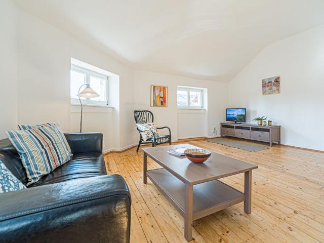 City Residence: Große und günstige 2 Zimmer Dachgeschoss Wohnung in bester Westendlage