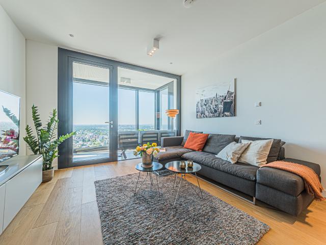 City Residence: Living on the 27th floor: high end apartment in a spectacular residential tower – euhabitat