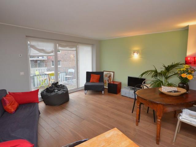 City Residence: Mainblick: Große 4 Zimmer Neubauwohnung mit Balkon