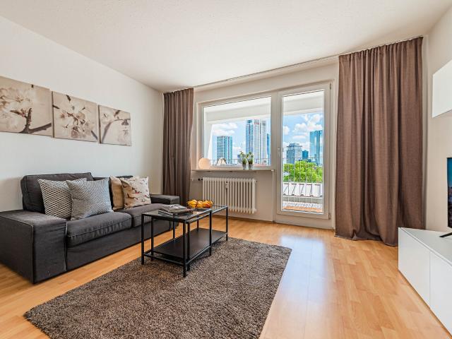 City Residence: Modern furnished apartment with a splendid skyline view – euhabitat