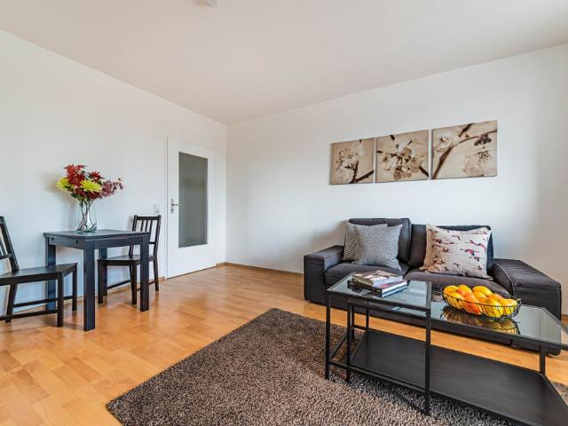 City Residence: Modern möblierte Wohnung mit Skylineblick