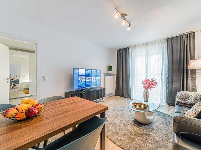 City Residence: Modern möblierte 3 Zi. Wohnung mit Balkon in F Eschersheim