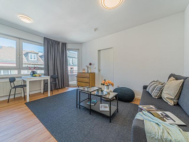 City Residence: Modern und neu möblierte 2 Zi. Wohnung nahe Europaviertel