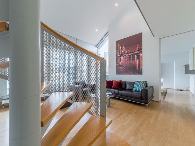 City Residence: Moderne und hochwertige Maisonette Wohnung nahe dem Fluss Main und Opernhaus