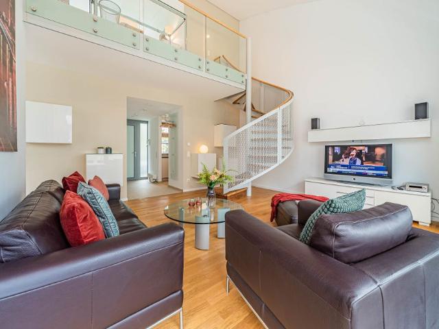 City Residence: Moderne und hochwertige Maisonette Wohnung nahe dem Fluss Main und Opernhaus