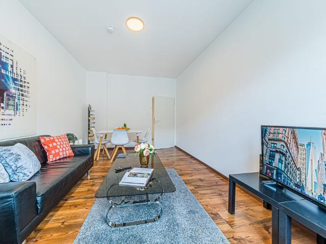 City Residence: Moderne 2 Zi. Wohnung mit Balkon nahe Merianplatz