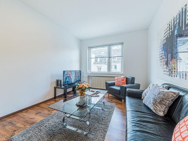 City Residence: Moderne 2 Zi. Wohnung mit Balkon nahe Merianplatz