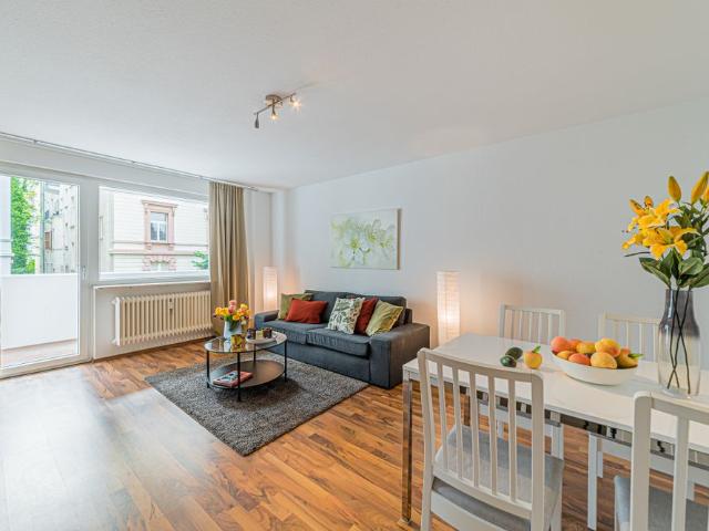 City Residence: Moderne 3 Zimmer Wohnung mit Balkon und 2 Schlafzimmern