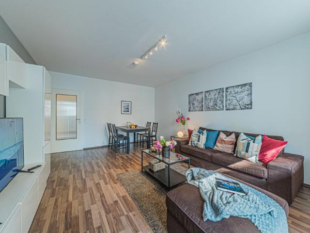 City Residence: Moderne 3 Zimmer Wohnung mit Balkon und 2 Schlafzimmern