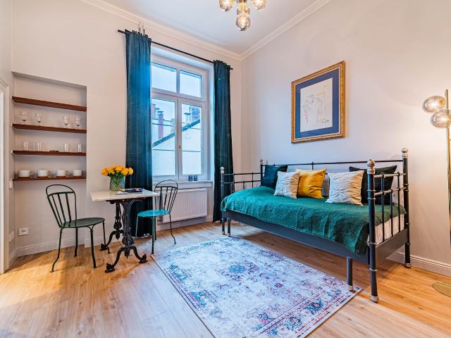 City Residence: Modernly furnished apartment in a central north end location – euhabitat
