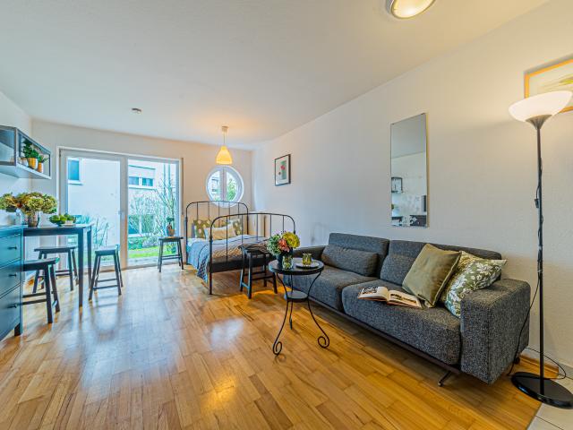 City Residence: Modernly furnished single apartment in a quiet residential area – euhabitat