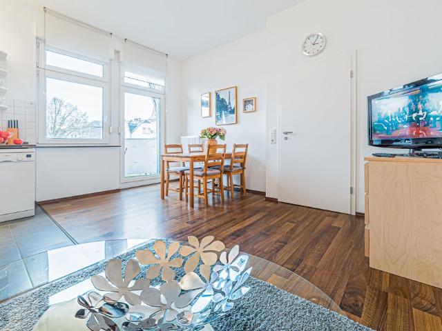 City Residence: Nette 2 Zimmer Wohnung in schönem Altbau