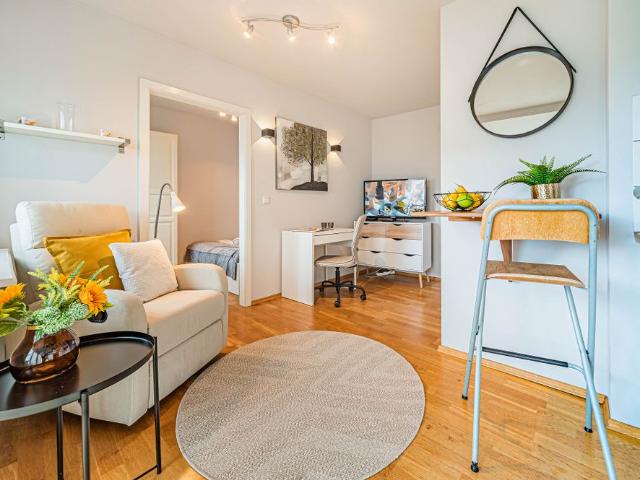 City Residence: Nettes Apartment mit separatem Schlafzimmer auf der Louisenstraße