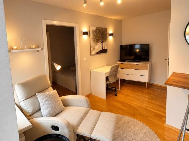City Residence: Nettes Apartment mit separatem Schlafzimmer auf der Louisenstraße
