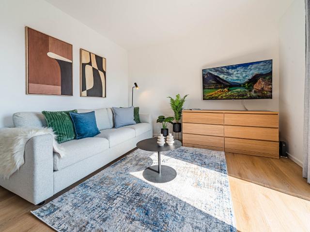 City Residence: Newly furnished 2 room apartment with balcony in a quiet, beautiful residential area – euhabitat