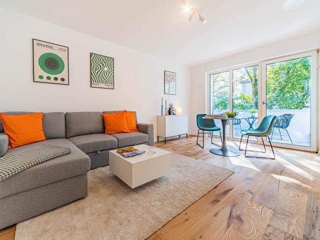 City Residence: Newly renovated 2 room apartment with balcony near Holzhausenpark – euhabitat