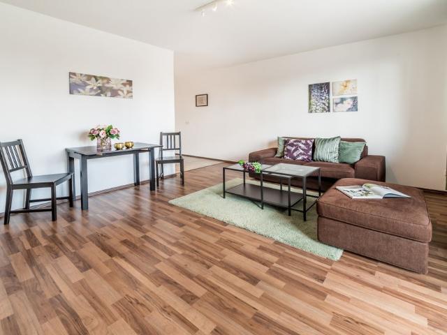 City Residence: Schick eingerichtete Wohnung mit Skylineblick in sehr guter Westendlage