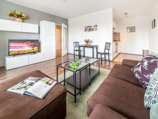 City Residence: Schick eingerichtete Wohnung mit Skylineblick in sehr guter Westendlage