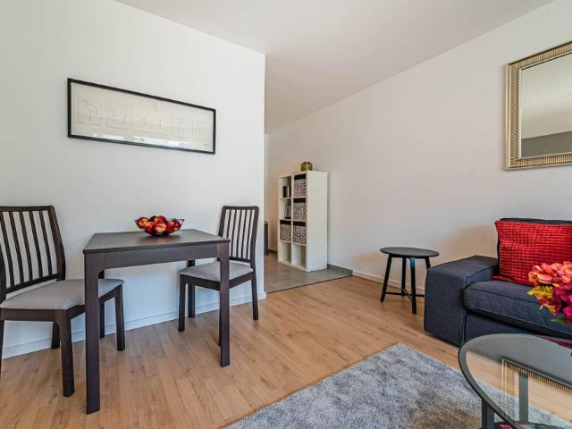 City Residence: Schick möblierte Wohnung mit Skylineblick in schöner Westendlage