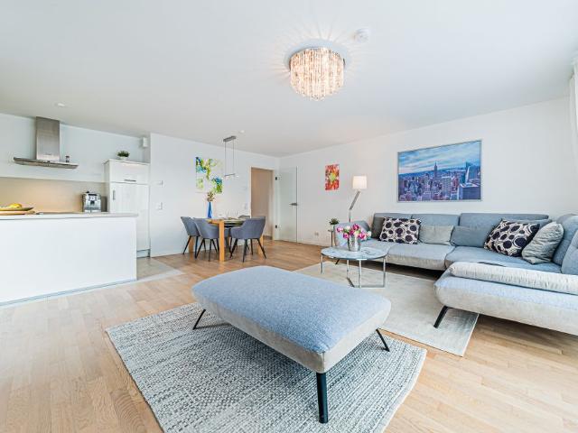 City Residence: Schicke Neubauwohnung mit Balkon und Stellplatz in Sachsenhausen