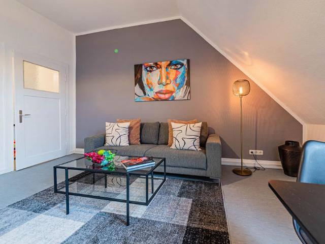 City Residence: Schön möblierte Dachgeschoßwohnung im beliebten Nordend West