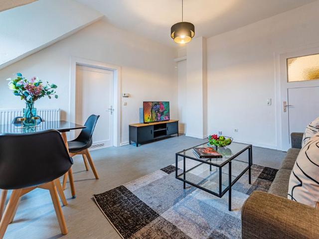 City Residence: Schön möblierte Dachgeschoßwohnung im beliebten Nordend West