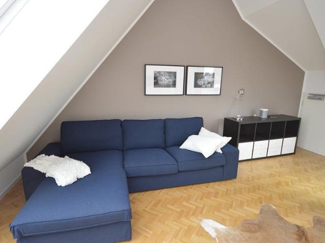 City Residence: Sachsenhausen: Helle Dachgeschoss Wohnung mit Süd Balkon