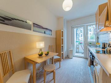 City Residence: Sehr schöne 3 Zimmer Wohnung mit Gästezimmer und Balkon in bester Westend Lage