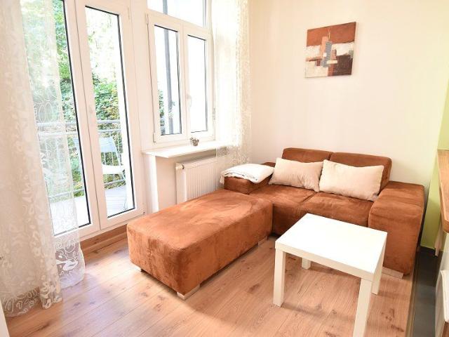 City Residence: Singleapartment in schickem Altbau mit Balkon