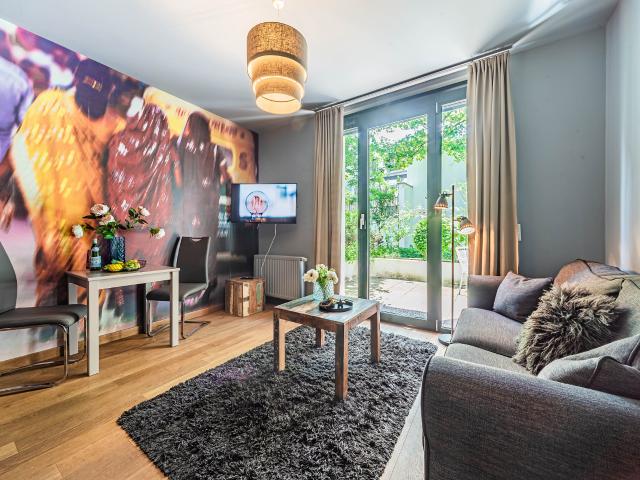 City Residence: Spacious 2 room apartment in a boarding house at Merianplatz – euhabitat
