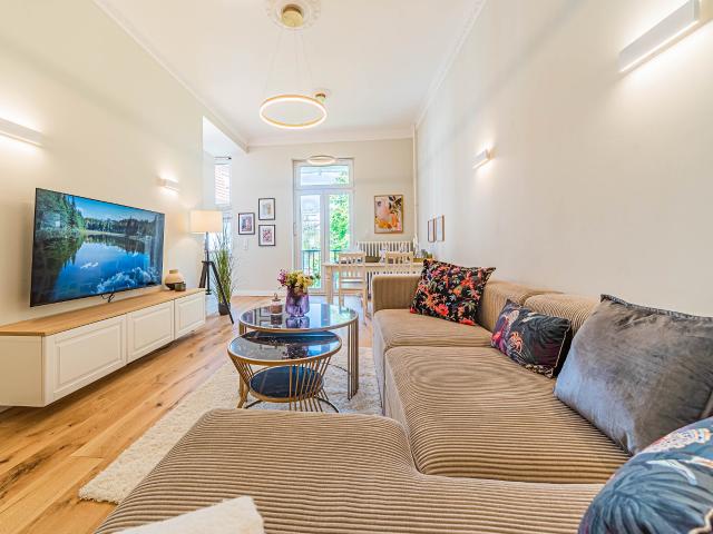 City Residence: Stylish 3 room apartment with 2 balconies – euhabitat