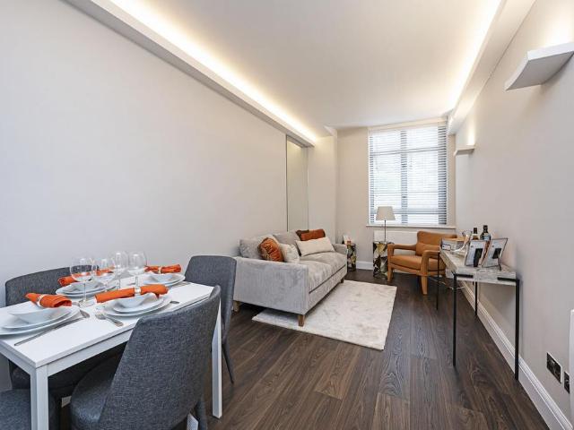 City Road, City, London, EC1V 1 bed flat to rent £2,701 pcm £623 pw