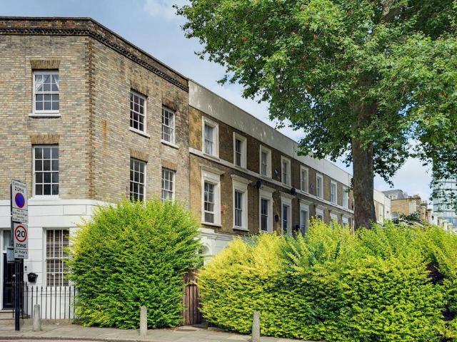 City Road, Angel, London, EC1V 2 bed flat to rent £3,077 pcm £710 pw