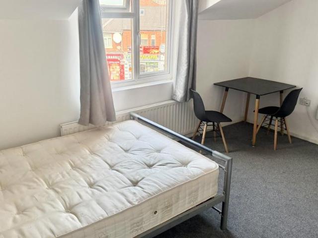 City Road, Birmingham, B16 1 bed apartment to rent £700 pcm £162 pw