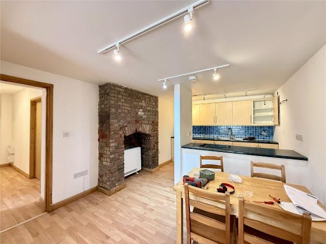 City Road, Bristol BS2, 2 bed flat to rent, £1,700 pcm | PrimeLocation
