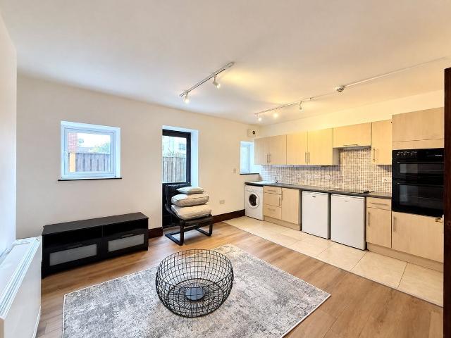 City Road, Bristol BS2, Studio to rent, £975 pcm | PrimeLocation