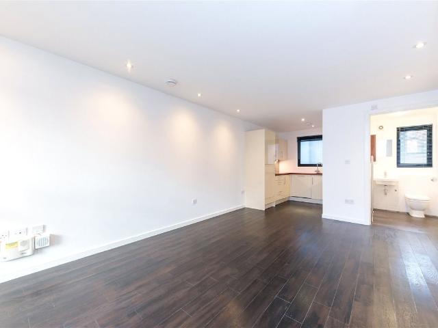 City Road, Islington EC1V, 2 bed flat to rent, £3,250 pcm | PrimeLocation