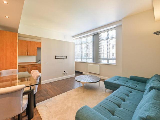 City Road, Old Street, London, EC1V 2 bed flat to rent £3,695 pcm £853 pw