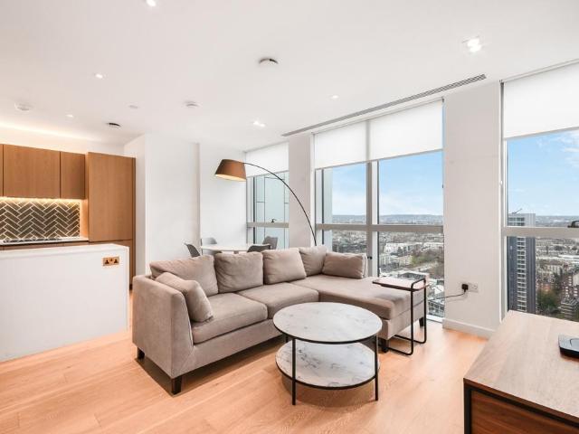 City Road London EC1V 1 bed apartment to rent £3,315 pcm £765 pw