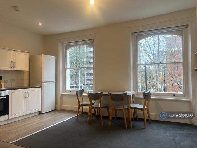 City Road, London, EC1V 1 bed flat to rent £2,150 pcm £496 pw