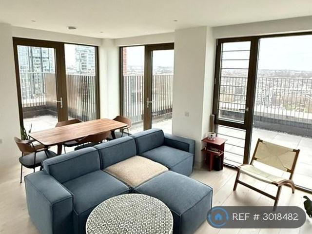 City Road, London, EC1V 2 bed penthouse to rent £4,650 pcm £1,073 pw