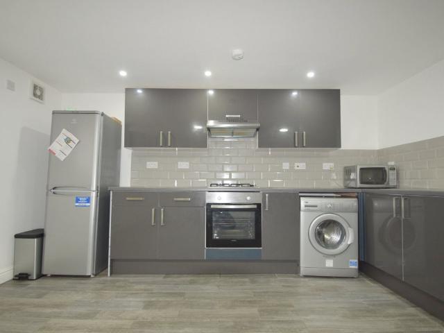 City Road, Roath CF24, 4 bed flat to rent, £1,940 pcm | PrimeLocation