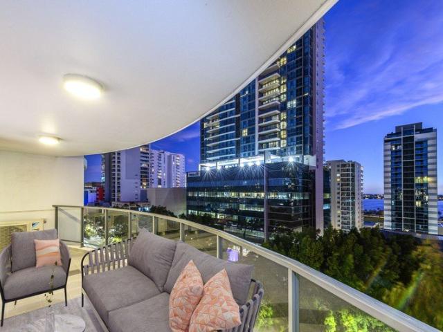 CITY SKYLINE, SWAN RIVER VIEWS & RESORT STYLE LIVING THIS IS THE ONE! HOME OPEN SAT 24TH OCT 11.00AM 11.30AM