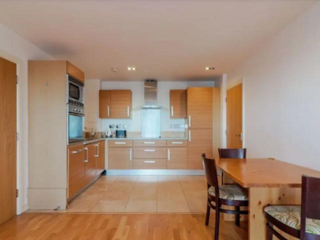 City Tower, Canary Wharf E14, 2 bed flat to rent, £2,300 pcm | PrimeLocation
