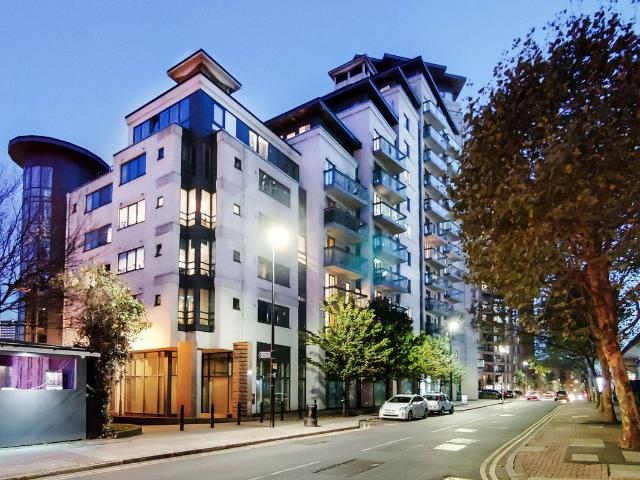 City Tower, Canary Wharf, London E14, 1 bed flat to rent, £2,102 pcm | PrimeLocation