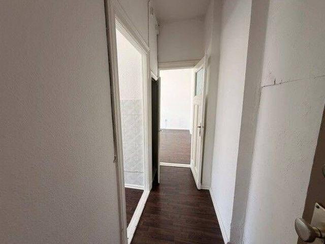 City Vibes trifft auf Renovierungsbedarf 1 Zimmer Wohnung mit Balkon in P Berg!